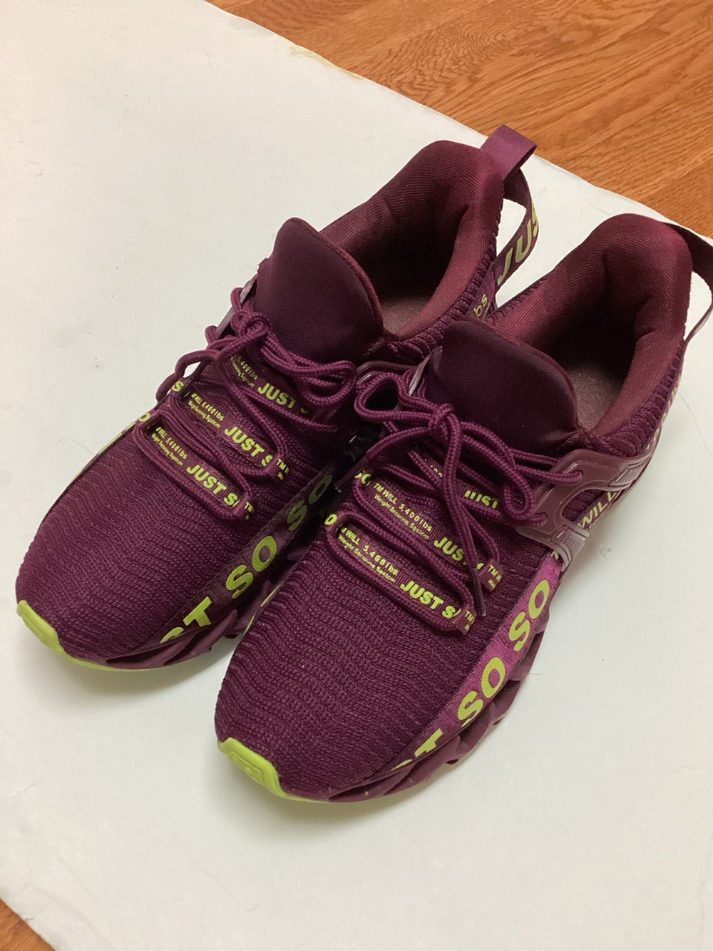 Just SoSo Running Shoes (Wine Red/Neon Green) size EU 41